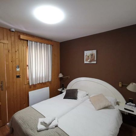 Auberge Saint-Jean Villequier-Aumont Екстериор снимка