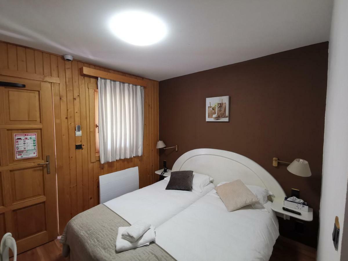 Auberge Saint-Jean Villequier-Aumont Екстериор снимка